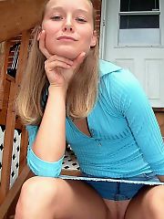 Photo 4, Sweet Gals Flashing
