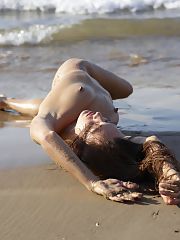 Photo 18, Slender Nudist Chick