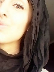 Cute arab girlie