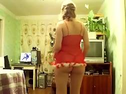 6 min - Mom hooters dance
