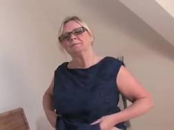 12 min - Mature blond fingers hairy