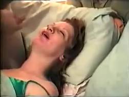 4 min - Blackhaired milf milks shaft
