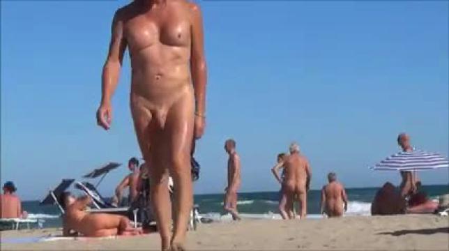 Нудисты На Общественных Пляжах Видео