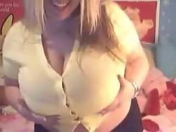 5 min - Playing huge natural knockers