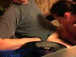 6 min - Skinny wifey sucks dick