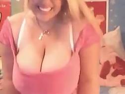5 min - Curvy webcam mom teases