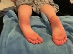 3 min - Cumming tiny feet