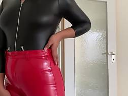 4 min - Exposing leather leggings backside