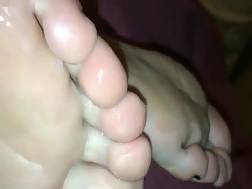 2 min - Cumming foot