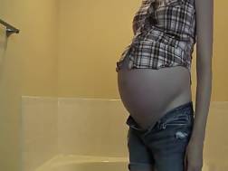 5 min - Pregnant old jeans