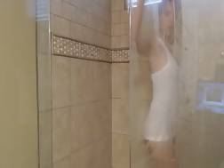 13 min - Lighthaired wanks shower