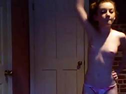 4 min - Livecam teen exposing boobies