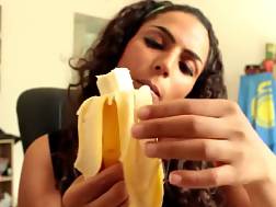 11 min - Eating banana