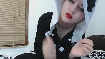 chick red lips spreads