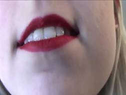 18 min - Blondie fingers twat