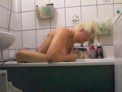 6 min - Blond bathtub