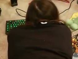 8 min - Gamer cock behind playing
