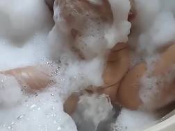 3 min - Wifey bubble bath