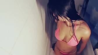 fingering orgasm room