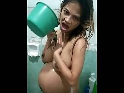 10 min - Pregnant asian shower blowjob