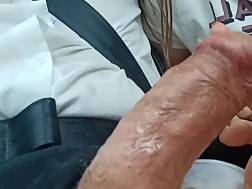 5 min - Handjob driving car