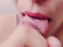 12 min - Waking sucks cum mouth