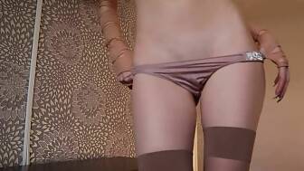 masturbates vagina vibro